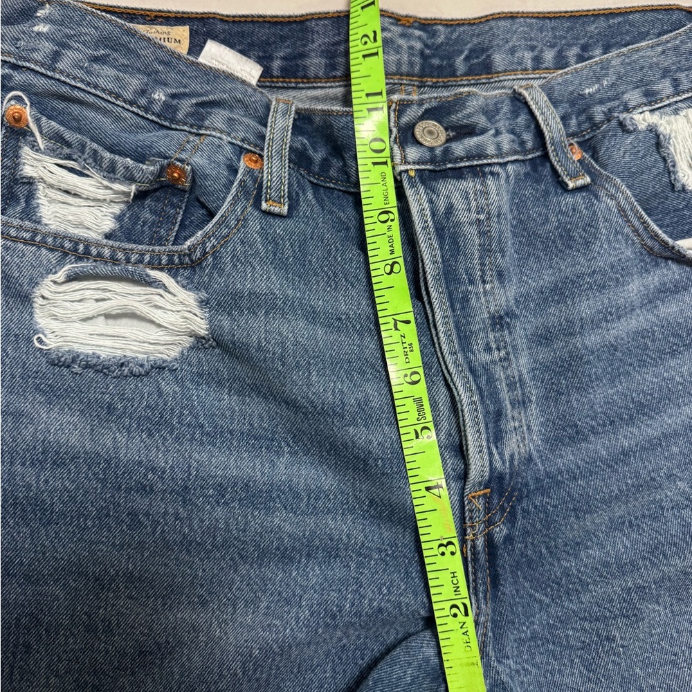 Levi’s 501 90’s Distressed Denim Shorts Women’s Size 31 - Picture 5 of 11